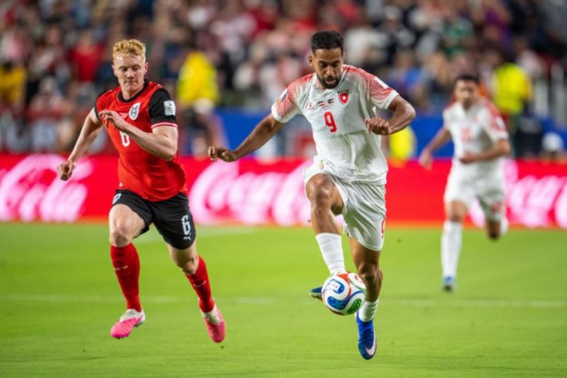 Jordan's forward #09 Ali Olwan controls the ball followed by Austria's midfielder #06 Nicolas Seiwald during the 2026 World Cup Group J football match between Austria and Jordan at the San Francisco Bay Area Stadium in Santa Clara, on June 16, 2026.   GEORG HOCHMUTH / APA / AFP