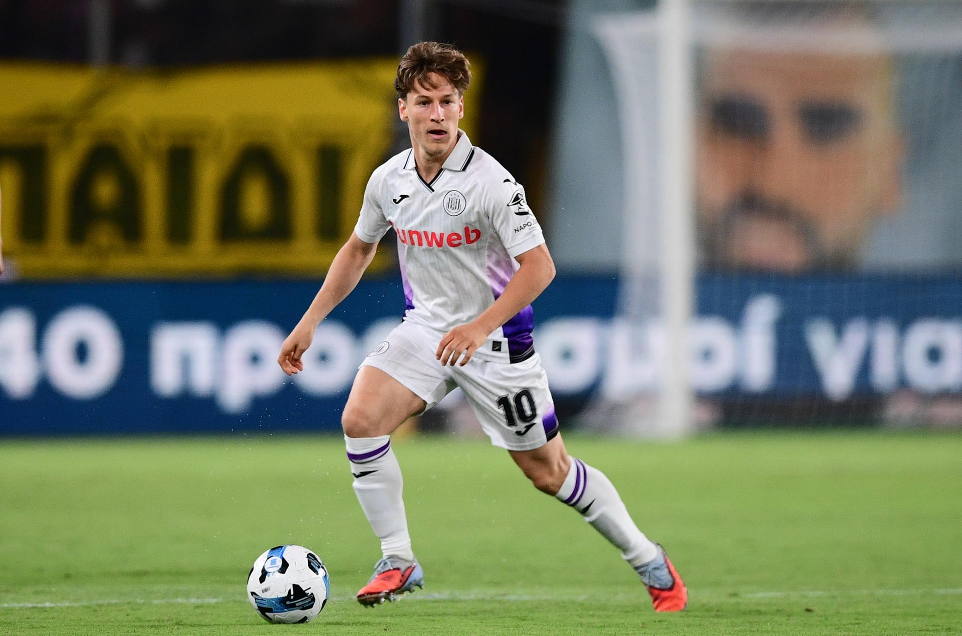 Anderlecht's Yari Verschaeren pictured in action during a soccer match between Belgian soccer team Anderlecht and Greek team AEK Athens, in Athens, Greece, on Thursday 28 August 2025, the return leg in the play-offs of the UEFA Conference League competition. The first leg ended 1-1. BELGA PHOTO EUROKINISSI