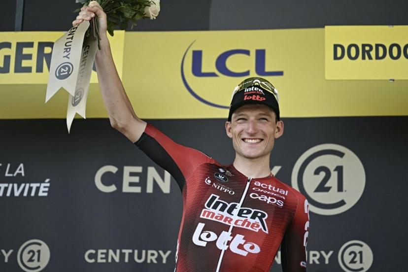Lotto Intermarché team's Belgian rider Liam Slock celebrates on the podium with the most combative rider's award after the 8th stage of the 113th edition of the Tour de France cycling race, 182 km between Périgueux and Bergerac in southwestern France, on July 11, 2026.  Loic VENANCE / AFP