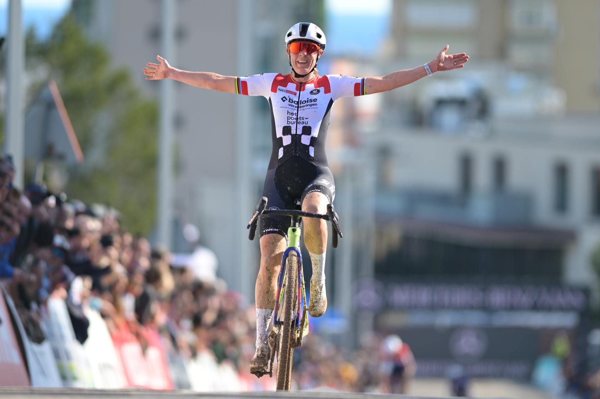 Dutch Lucinda Brand celebrates as she crosses the finish line to win the women's Elite race at the cyclocross cycling event in Benidorm, Spain, Sunday 18 January 2026, stage 10/12 in the UCI World Cup competition. BELGA PHOTO DAVID PINTENS