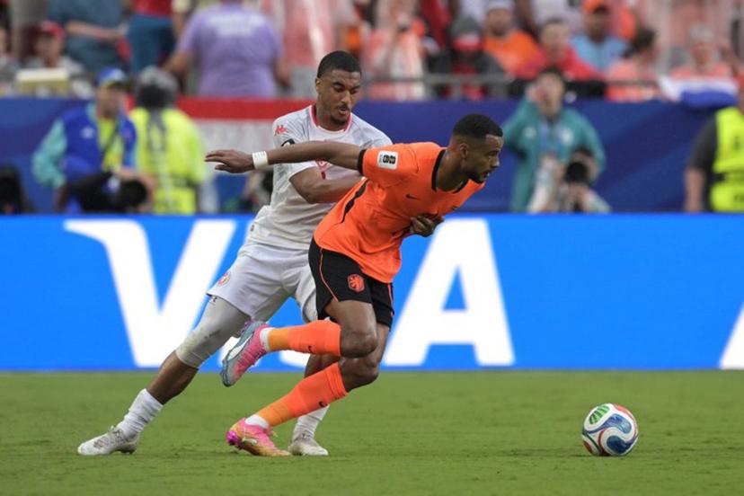 Tunisia's defender #20 Yan Valery (L) and Netherlands' forward #11 Cody Gakpo fight for the ball during the 2026 World Cup Group F football match between Tunisia and the Netherlands at the Kansas City Stadium in Kansas City on June 25, 2026.   Juan MABROMATA / AFP