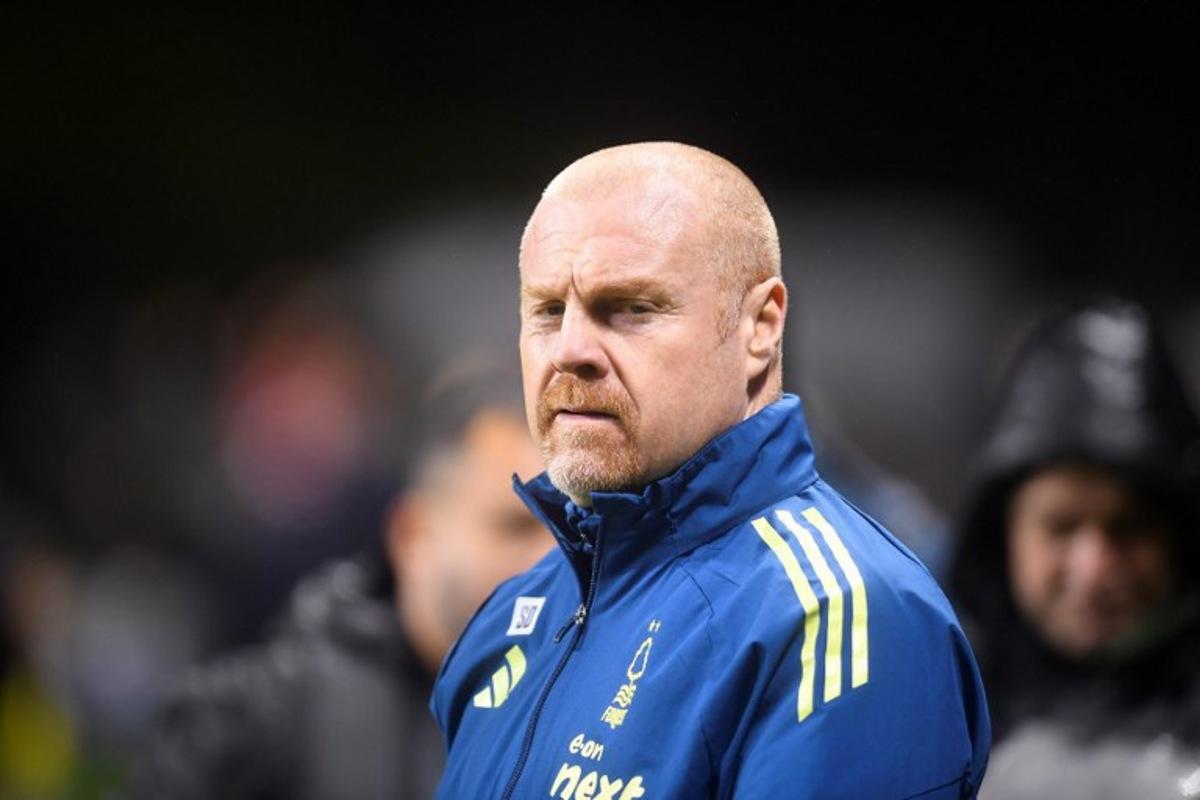 Nottingham Forest's British coach Sean Dyche looks on prior the UEFA Europa League first round day 7 football match between SC Braga and Nottingham Forest FC at the Municipal stadium of Braga on January 22, 2026.  MIGUEL LEMOS / AFP