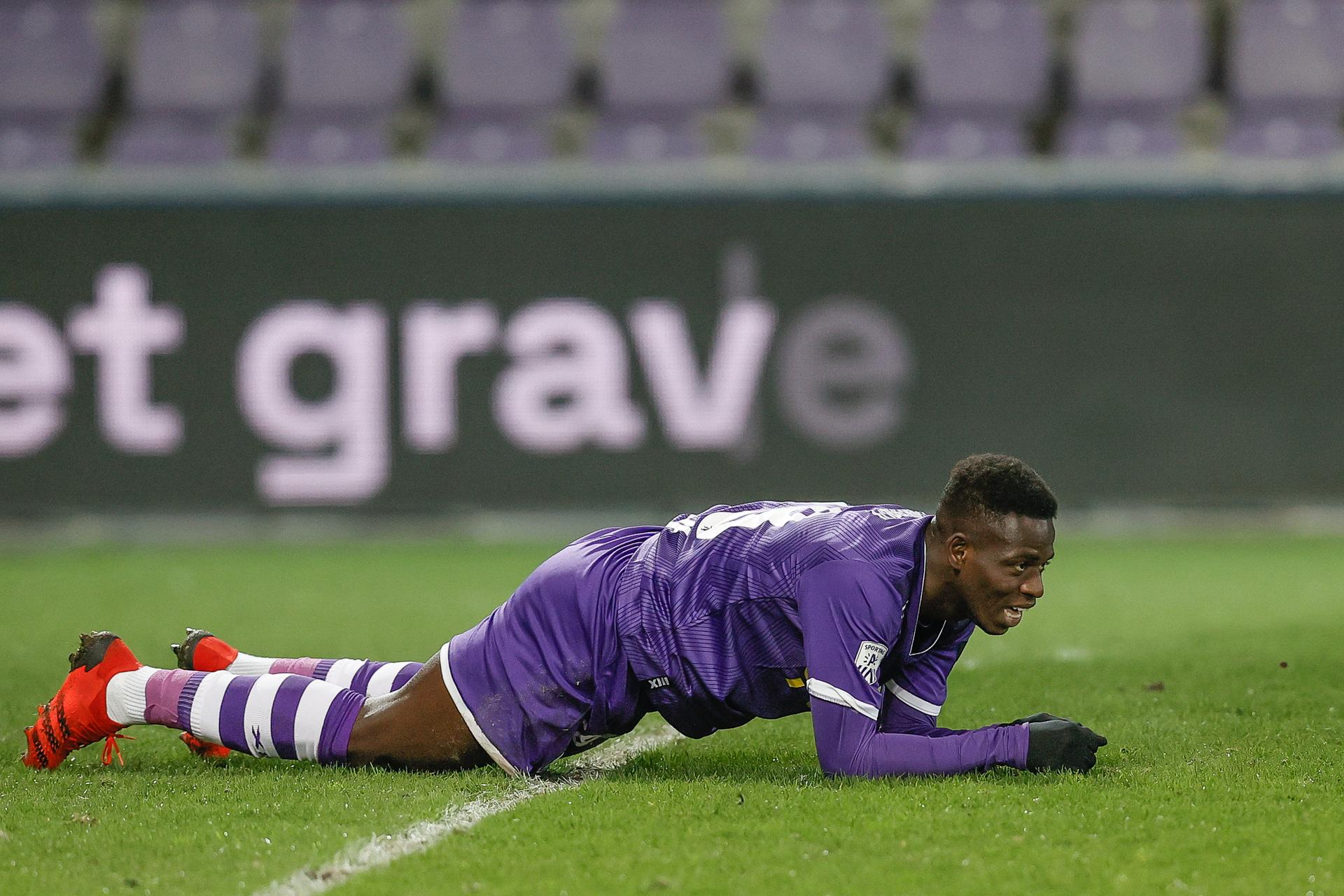 Beerschot's Ismaila Cheikh Coulibaly looks dejected during a soccer match between Beerschot VA and Club Brugge, Friday 01 April 2022 in Antwerp, on day 33 of the 2021-2022 'Jupiler Pro League' first division of the Belgian championship. BELGA PHOTO BRUNO FAHY