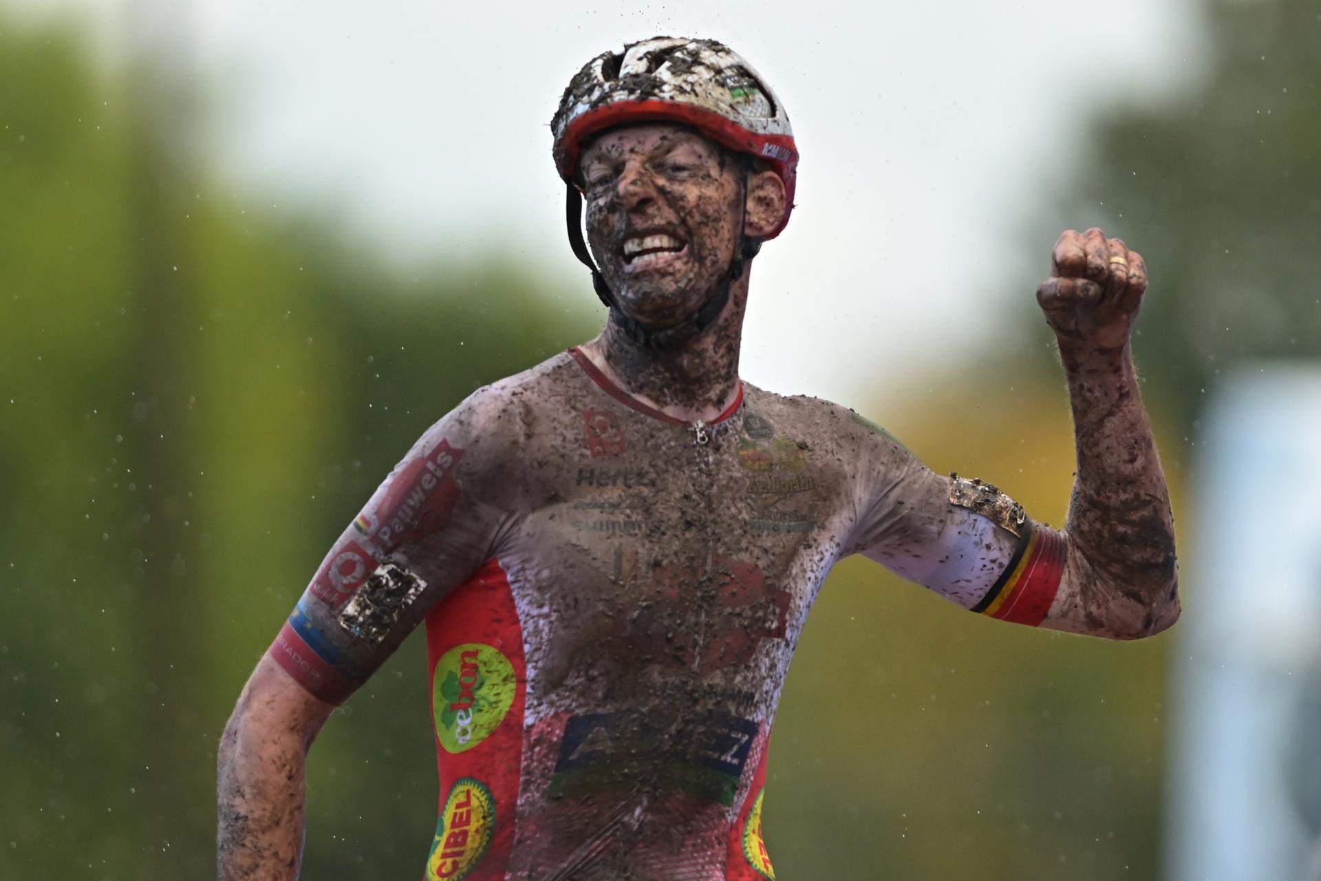 Belgian Michael Vanthourenhout celebrates as he crosses the finish line to win the men's elite race of the 'Berencross Meulebeke' cyclocross cycling event, race 2/8 in the 'HG Cross' competition, on Saturday 17 October 2026. BELGA PHOTO DAVID PINTENS