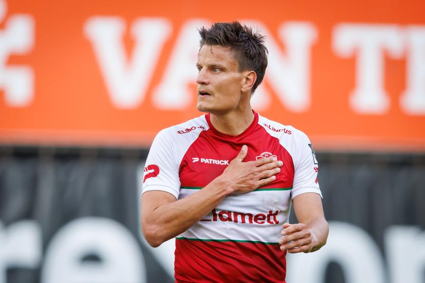Essevee's Jelle Vossen pictured after his last match for Essevee a soccer match between SV Zulte Waregem and FCV Dender EH, Saturday 09 May 2026 in Waregem, on the sixth and last day of the Relegation Play-offs of the 2025-2026 'Jupiler Pro League' first division of the Belgian championship. BELGA PHOTO KURT DESPLENTER