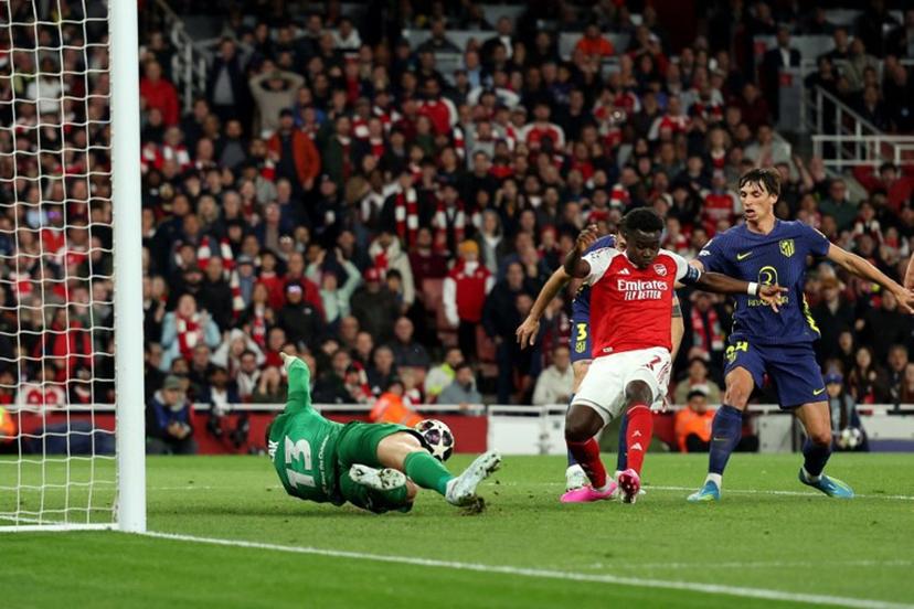 Arsenal's English midfielder #07 Bukayo Saka scores the team's first goal during the UEFA Champions League second-leg semi-final football match between Arsenal and Atletico Madrid at the Emirates Stadium in north London on May 5, 2026.  Adrian Dennis / AFP