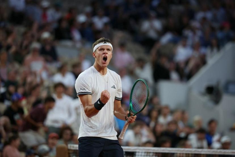 Czech Republic's Jakub Mensik reacts to a point against Andrey Rublev during their men's singles match on day 8 of the French Open tennis tournament on Court Suzanne-Lenglen at the Roland-Garros Complex in Paris on May 31, 2026.  ALAIN JOCARD / AFP