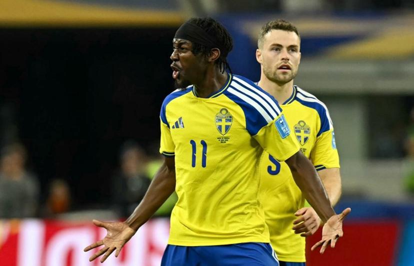 Sweden's forward #11 Anthony Elanga celebrates scoring his team's first goal during the 2026 World Cup Group F football match between Japan and Sweden at the Dallas Stadium in Arlington on June 25, 2026.   Paul ELLIS / AFP