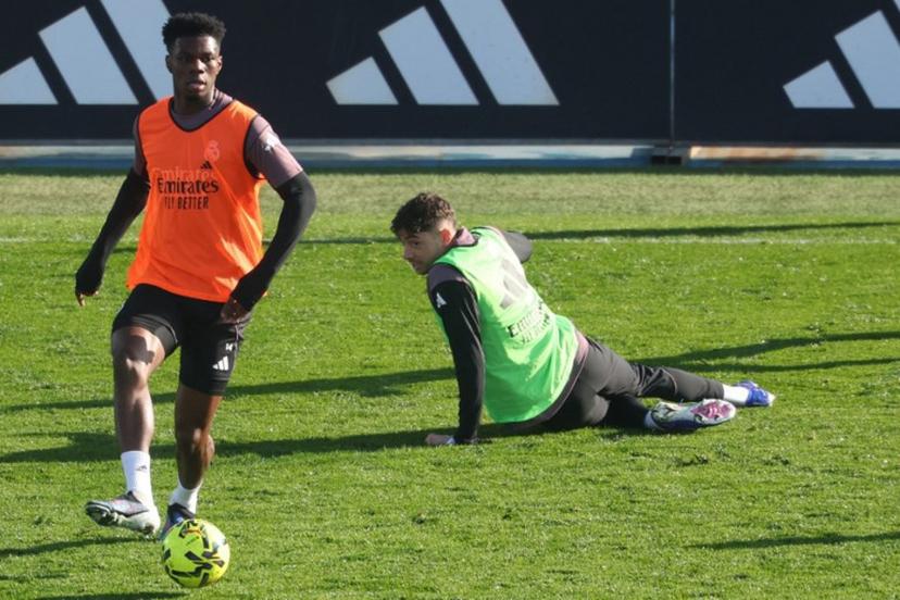 (FILES) Real Madrid's French midfielder #14 Aurelien Tchouameni (L) and Real Madrid's Uruguayan midfielder #08 Federico Valverde take part in a training session at Real Madrid Sports City in Valdebebas, in the outskirts of Madrid, on December 30, 2025.  Real Madrid announced on May 8, 2026 the opening of disciplinary proceedings to two of its players, the Uruguayan Fede Valverde and the French Aurelien Tchouameni, who would have been involved in a violent altercation that sent the first one to the hospital for a small bleeding wound. Pierre-Philippe MARCOU / AFP