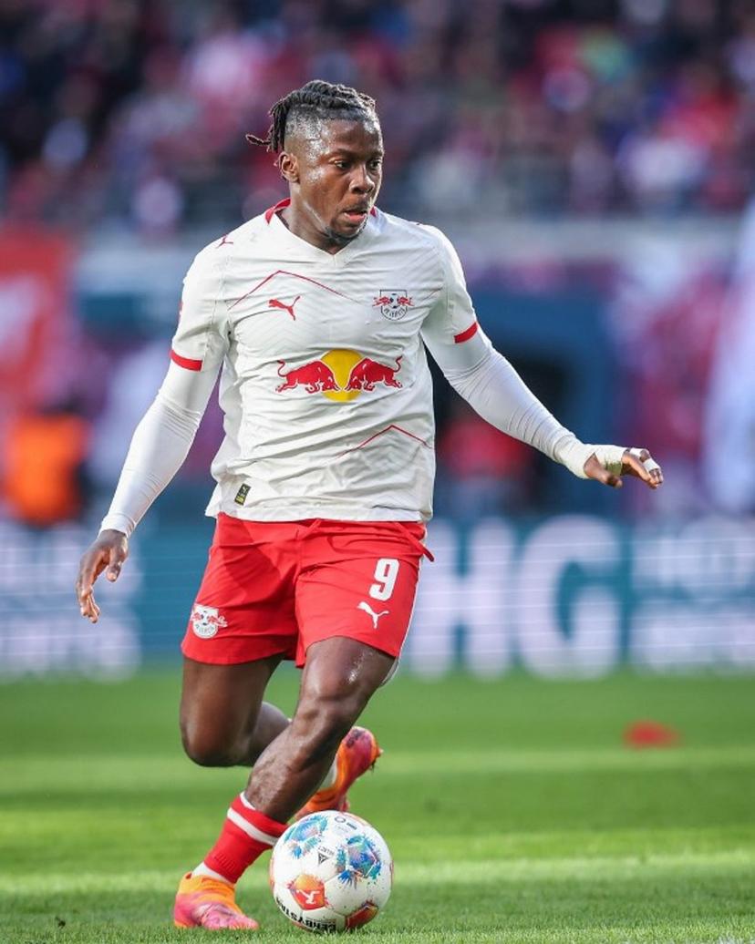 Leipzig's Belgian forward #09 Johan Bakayoko plays the ball during the German first division Bundesliga football match RB Leipzig v Hamburg SV in Leipzig, eastern Germany on October 18, 2025.  RONNY HARTMANN / AFP