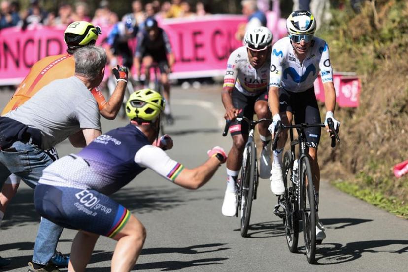 Movistar Team Spanish rider Enric Mas and UAE Team Emirates - XRG Ecuadorian rider Jhonatan Narvaez (L) ride in a breakaway during the 11th stage of the Giro d'Italia 2026 - Tour of Italy cycling race between Porcari and Chiavari, Italy, on May 20, 2026.  Luca Bettini / AFP