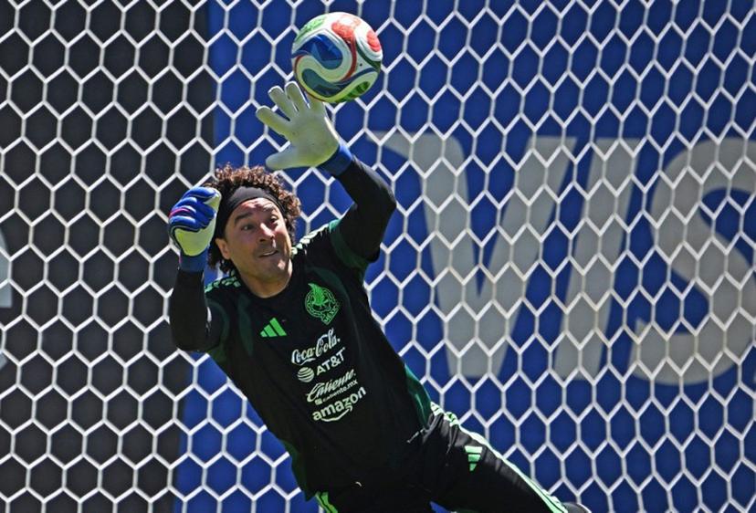 Mexico's football team goalkeeper Guillermo Ochoa stops a ball during a training session in Mexico City on May 15, 2026.   CARL DE SOUZA / AFP