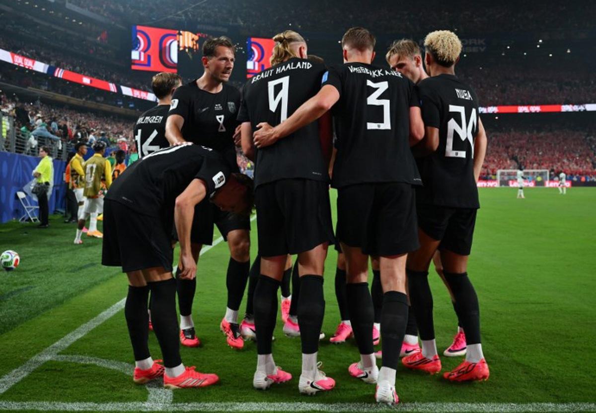 Norway's forward #09 Erling Braut Haaland celebrates scoring his team's second goal with teammates  during the 2026 World Cup Group I football match between Norway and Senegal at the New York/New Jersey Stadium in East Rutherford on June 22, 2026.  Angela WEISS / AFP