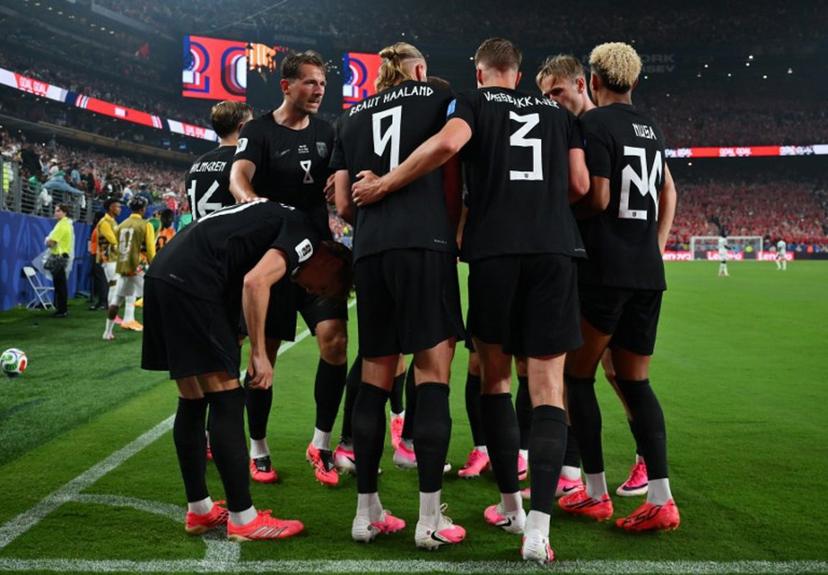 Norway's forward #09 Erling Braut Haaland celebrates scoring his team's second goal with teammates  during the 2026 World Cup Group I football match between Norway and Senegal at the New York/New Jersey Stadium in East Rutherford on June 22, 2026.  Angela WEISS / AFP