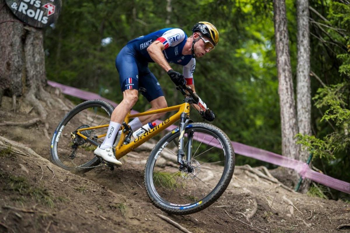 France's Mathis Azzaro competes during the Men's elite Cross-country Olympic race as part of the 2025 UCI Mountain Bike World Championships in Crans-Montana on September 14, 2025.  Fabrice COFFRINI / AFP