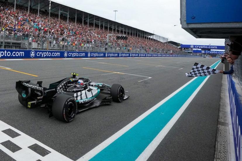 Spanish retired tennis player Rafael Nadal (R) waves the checkered flag for Mercedes' Italian driver Kimi Antonelli during the 2026 Miami Formula One Grand Prix at Miami International Autodrome in Miami Gardens, Florida, on May 3, 2026.   Rebecca Blackwell / POOL / AFP