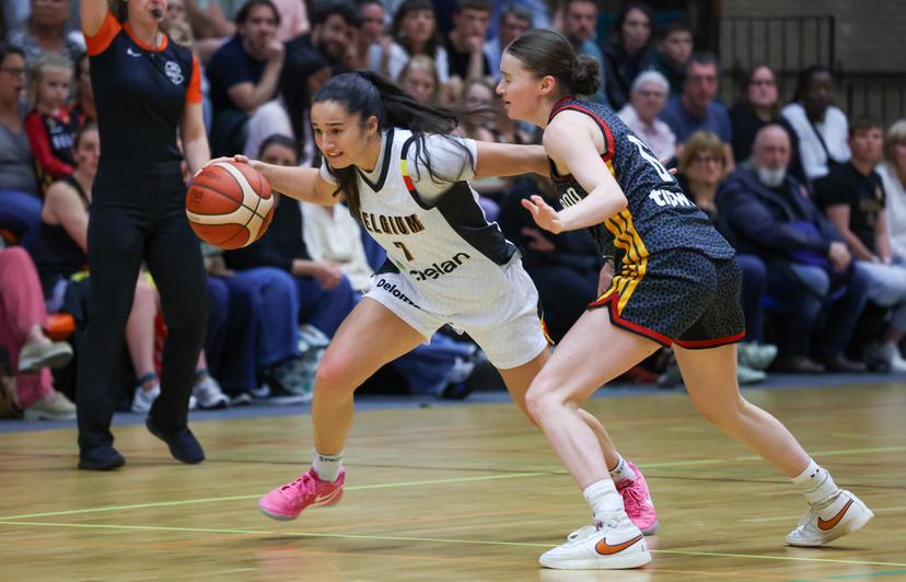 Belgium's Louann Battiston and German Nicole Brochlitz fight for the ball during a friendly basket game between Belgium's national team Belgian Cats and Germany, on Friday 05 June 2026 in Vilvoorde. BELGA PHOTO VIRGINIE LEFOUR