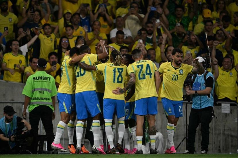 Brazil's forward #25 Igor Thiago (C, unseen) celebrates a penalty goal with teammates during the international friendly football match between Brazil and Panama at the Maracana stadium in Rio de Janeiro, Brazil on May 31, 2026.  Mauro PIMENTEL / AFP