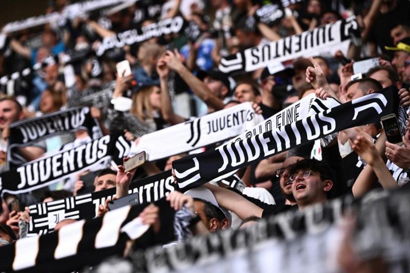 Juventus fans cheer during the Italian Serie A football match between Juventus and Bologna on April 16, 2022 at the Juventus stadium in Turin.  MARCO BERTORELLO / AFP