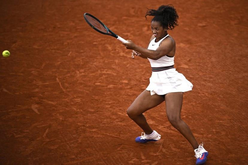 US Robin Montgomery plays a forehand return to France's Diane Parry during their women's singles match on day 2 of the French Open tennis tournament at the Roland-Garros Complex in Paris on May 26, 2025.  JULIEN DE ROSA / AFP