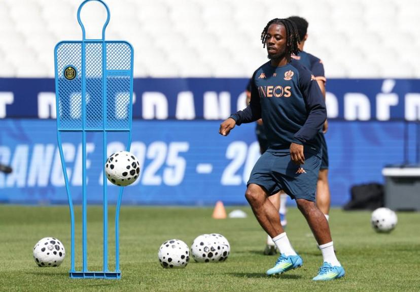 Nice's French forward #11 Elye Wahi takes part in a training session on the eve of the French Cup final football match between OGC Nice and RC Lens at the Stade de France in Saint-Denis on May 21, 2026.  FRANCK FIFE / AFP