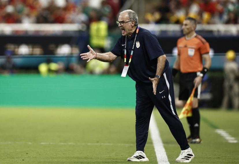 Uruguay's Argentine head coach Marcelo Bielsa gestures during the 2026 World Cup Group H football match between Uruguay and Spain at the Guadalajara Stadium in Zapopan on June 26, 2026.   Ulises RUIZ / AFP