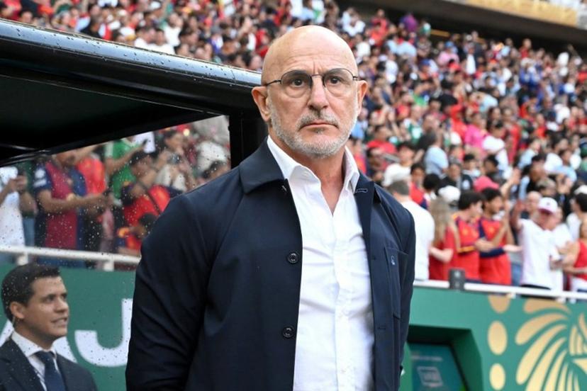 Spain's head coach Luis de la Fuente looks on ahead of the 2026 World Cup Group H football match between Uruguay and Spain at the Guadalajara Stadium in Zapopan on June 26, 2026.   CARL DE SOUZA / AFP
