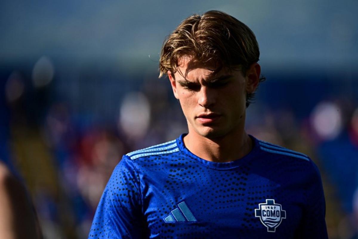 Como's Argentinian midfielder #10 Nico Paz warms up ahead of the Italian Serie A football match between Como and Napoli at the Giuseppe Sinigaglia Stadium in Como, on May 2, 2026.  Piero CRUCIATTI / AFP
