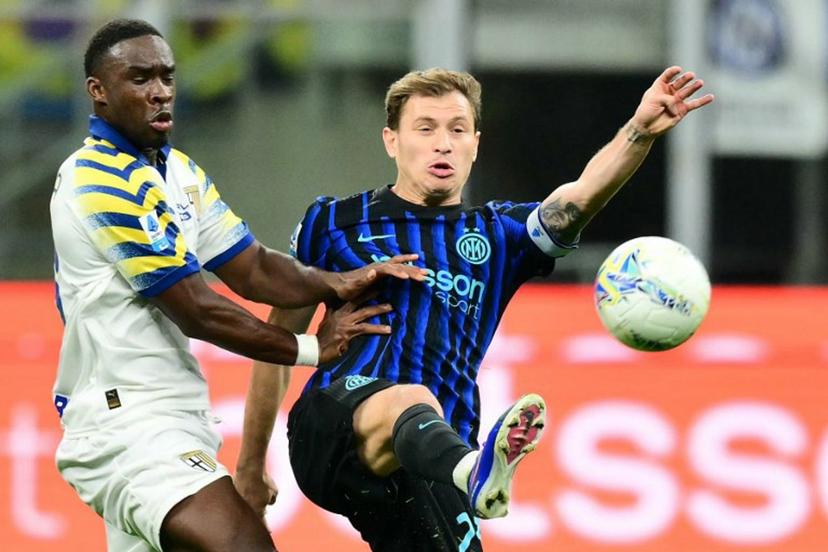 Parma's Belgian midfielder #16 Mandela Keita fights for the ball with Inter Milan's Italian midfielder #23 Nicolo Barella during the Italian Serie A football match between Inter Milan and Parma at San Siro stadium in Milan, on May 3, 2026.  Stefano RELLANDINI / AFP