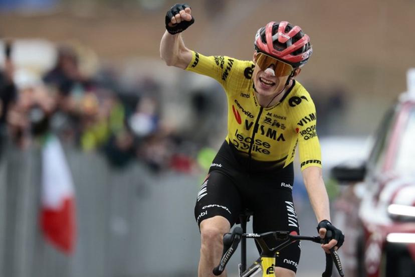 Team Visma Lease a Bike Danish rider Jonas Vingegaard celebrates as he crosses the finish line to win the 7th stage of the Giro d'Italia 2026 - Tour of Italy cycling race between Formia and Blockhaus, Italy, on May 15, 2026.  Luca Bettini / AFP
