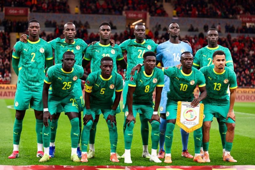 Senegal players pose for a group photo before the start of the Africa Cup of Nations (CAN) final football match between Senegal and Morocco at the Prince Moulay Abdellah Stadium in Rabat on January 18, 2026.  Franck FIFE / AFP