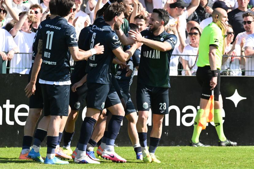 Hasselt's Jerome Kroonen celebrates after scoring during a soccer match between Sporting Hasselt and KFC Dessel Sport, Sunday 26 April 2026 in Hasselt, on the last day of the first serie of voetbal vlaanderen of the 2025-2026 championship. The winner of the serie is promoted to Challenger Pro League. BELGA PHOTO JILL DELSAUX