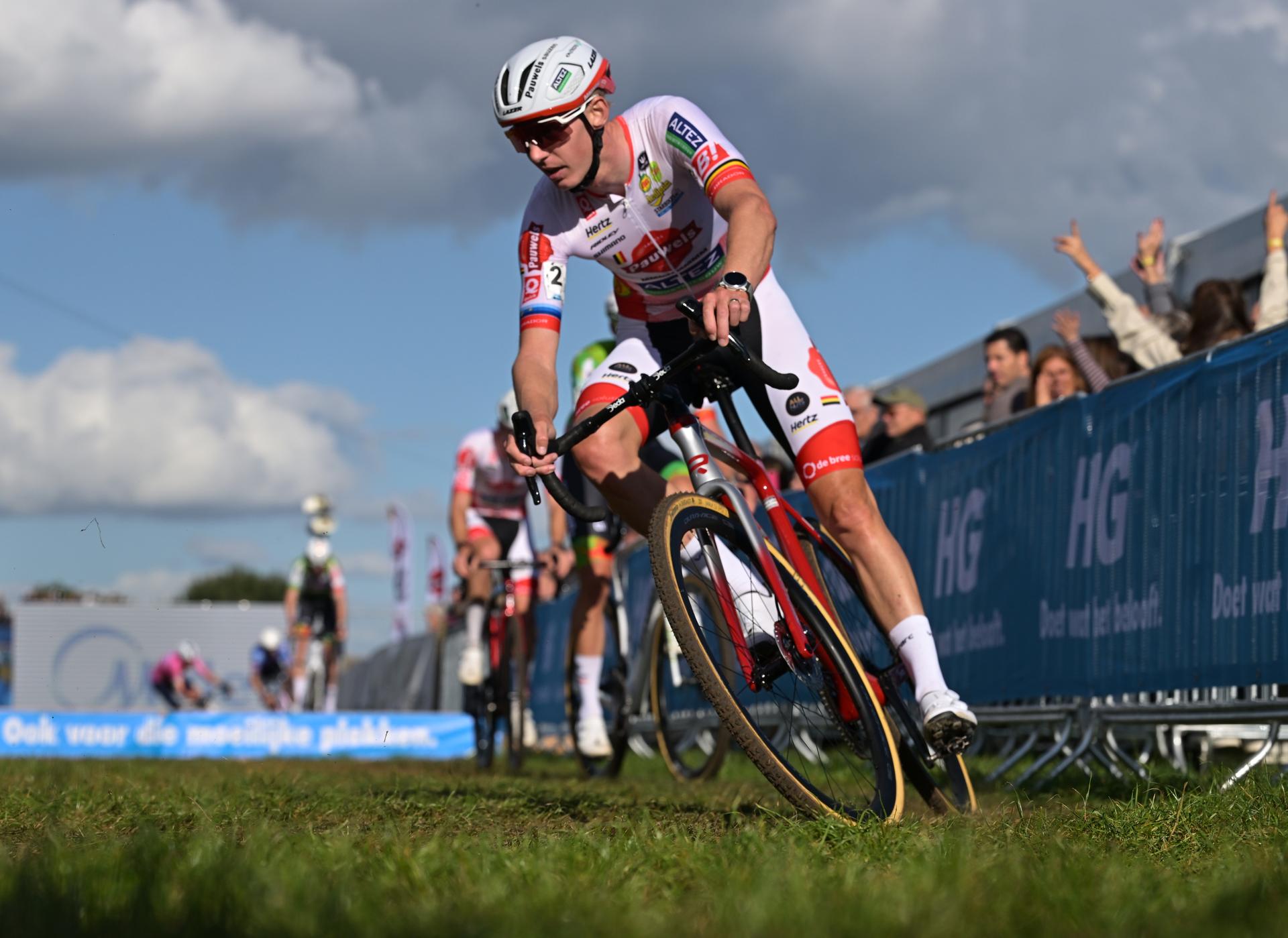 Belgium's Michael Vanthourenhout pictured in action during  the men elite race of the 'Mosselcross' cyclocross cycling event, on Sunday 11 October 2026, in Dendermonde, the first race (out of 7) of the HG Cross competition. BELGA PHOTO DAVID PINTENS