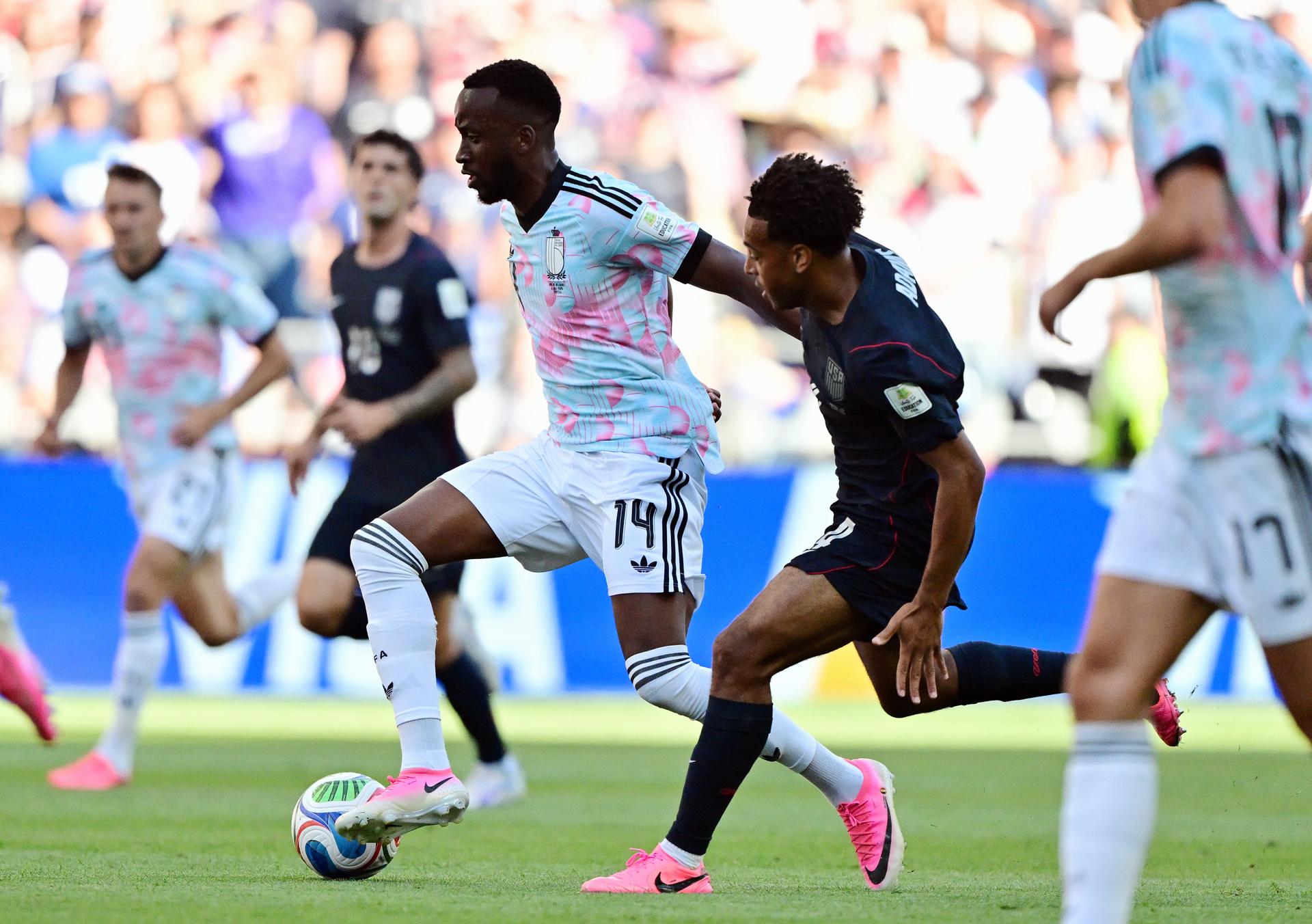 Belgium's Dodi Lukebakio and US' Tyler Adams fight for the ball during a soccer game between the USA and Belgian national team Red Devils, on Monday 06 July 2026, at the Seattle Field, in Seattle, a 1/8 finals game in the FIFA World Cup 2026. BELGA PHOTO DIRK WAEM