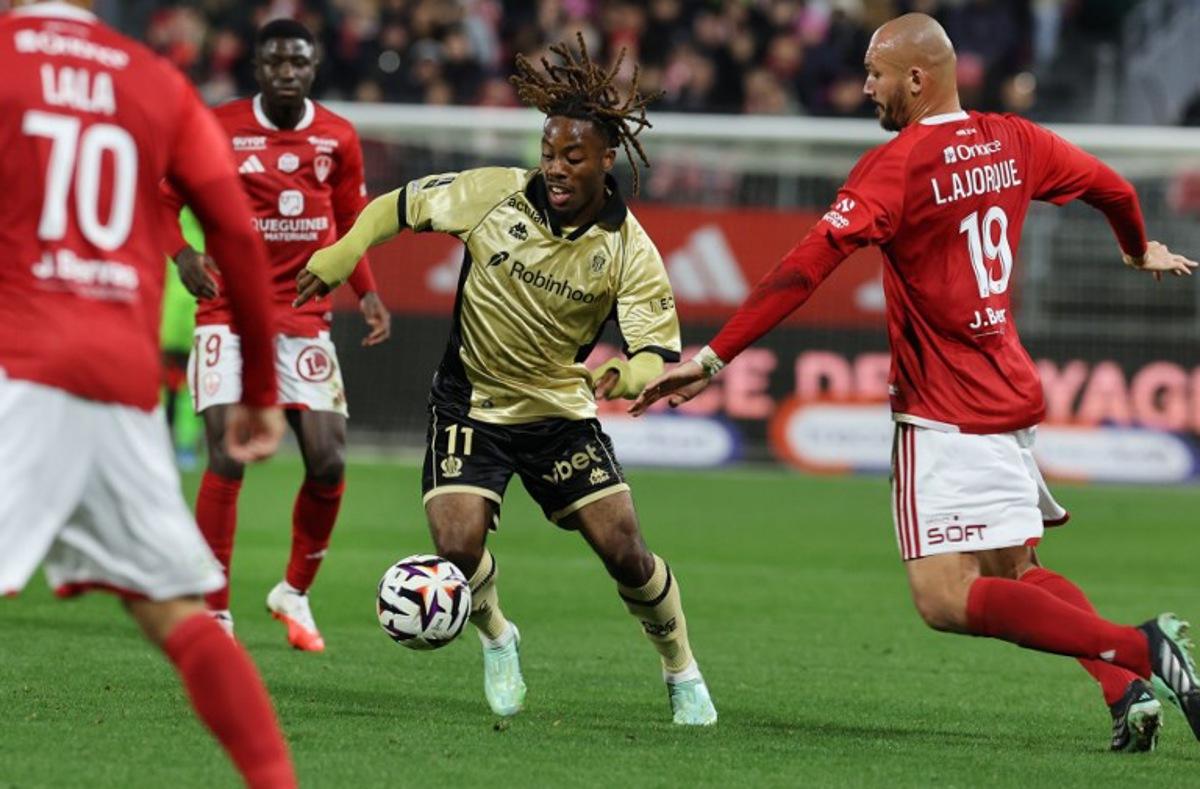 Nice's French-Ivorian forward #11 Elye Wahi controls the ball next to Brest's French forward #19 Ludovic Ajorque (R) during the French L1 football match between Stade Brestois 29 and OGC Nice at the Francis-Le Ble Stadium in Brest, western France on October 23, 2026.  Fred TANNEAU / AFP