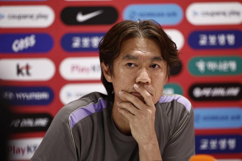 South Korea's head coach Hong Myung-bo gestures as he gives a press conference at Chivas Verde Valle in Guadalajara, Mexico on June 25, 2026, during the 2026 World Cup football tournament.  Ulises RUIZ / AFP