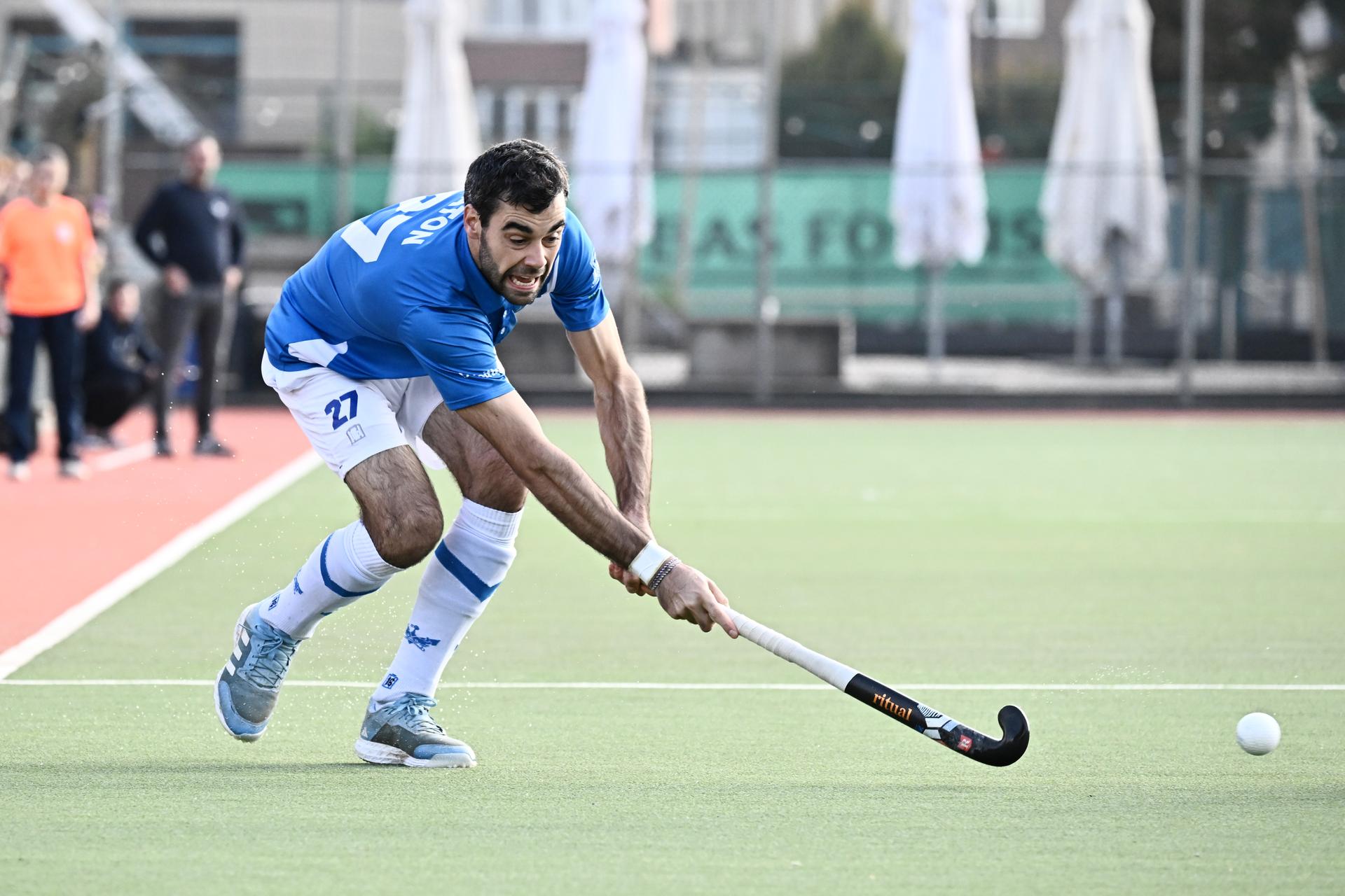 Uccle's Lewis Eaton pictured in action during a hockey game between Uccle Sport and Namur, Sunday 27 October 2024 in Brussels, on day 8 of the Belgian first division hockey championship. BELGA PHOTO MAARTEN STRAETEMANS