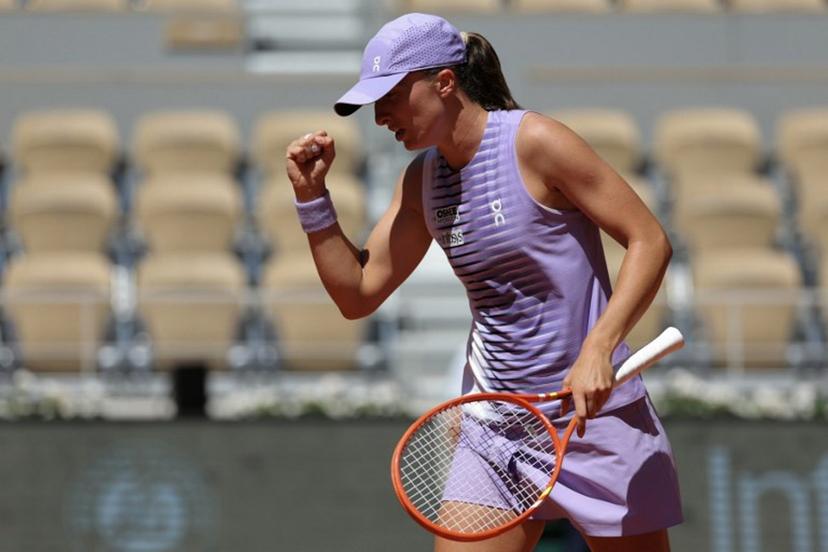 Poland's Iga Swiatek reacts to a point against Czech Republic's Sara Bejlek during their women's singles match on day 4 of the French Open tennis tournament on Court Philippe-Chatrier at the Roland-Garros Complex in Paris on May 27, 2026.  Thomas SAMSON / AFP