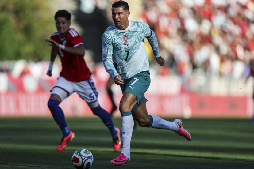 Portugal's forward #07 Cristiano Ronaldo dribbles the ball during the international friendly football match between Portugal and Chile at Estadio Nacional do Jamor in Oeiras, on June 6, 2026.  PATRICIA DE MELO MOREIRA / AFP