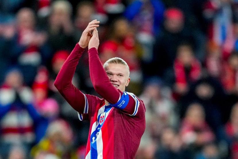 Norway's forward #09 Erling Braut Haaland celebrates the team's 4-1 victory after the 2026 World Cup Group I European qualification football match between Norway and Estonia in Oslo on November 13, 2025.   Fredrik Varfjell / NTB / AFP