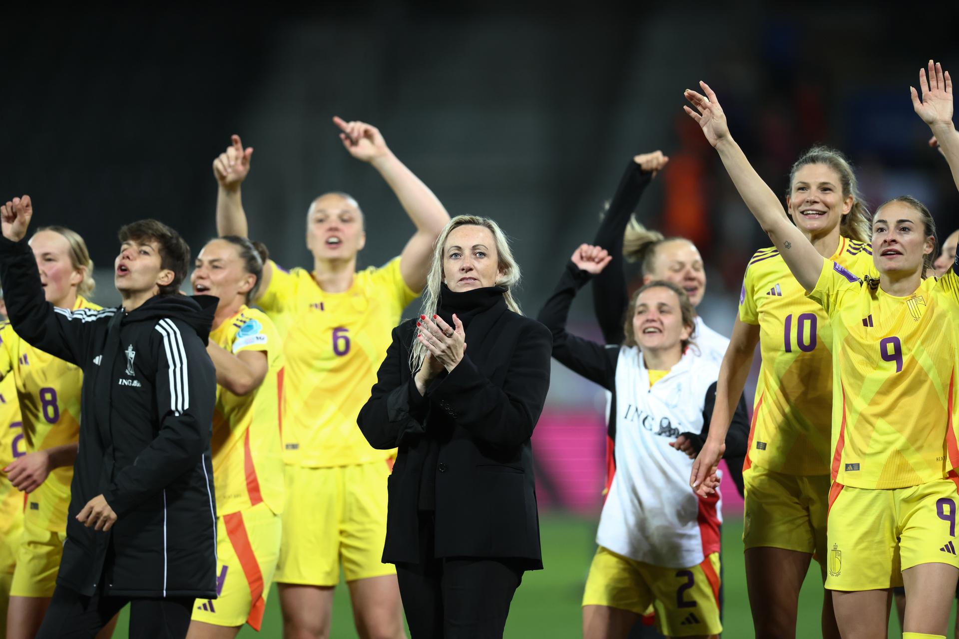 Belgium's players celebrate after winning a soccer game between the national teams of Belgium (Red Flames) and England, on the fourth matchday in group A3 of the 2024-25 Women's Nations League competition, on Tuesday 08 April 2025 in Heverlee, Leuven. BELGA PHOTO BRUNO FAHY