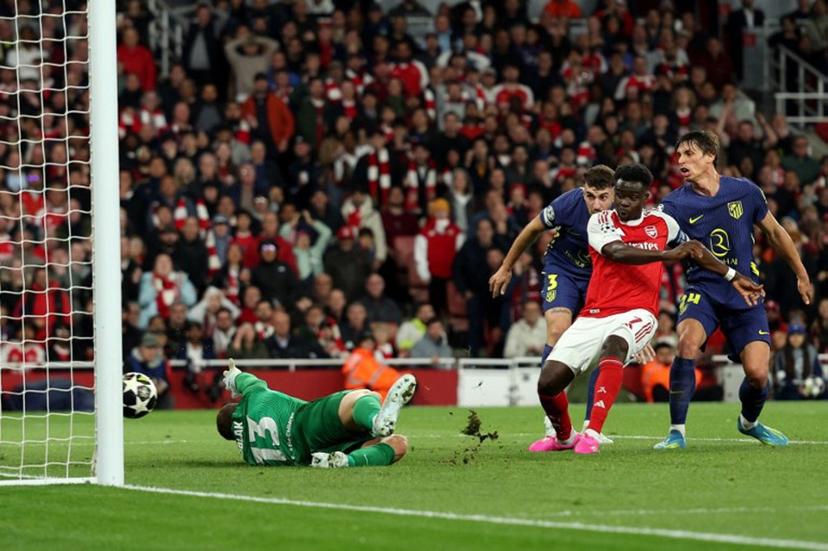 Arsenal's English midfielder #07 Bukayo Saka scores the team's first goal during the UEFA Champions League second-leg semi-final football match between Arsenal and Atletico Madrid at the Emirates Stadium in north London on May 5, 2026.  Adrian Dennis / AFP
