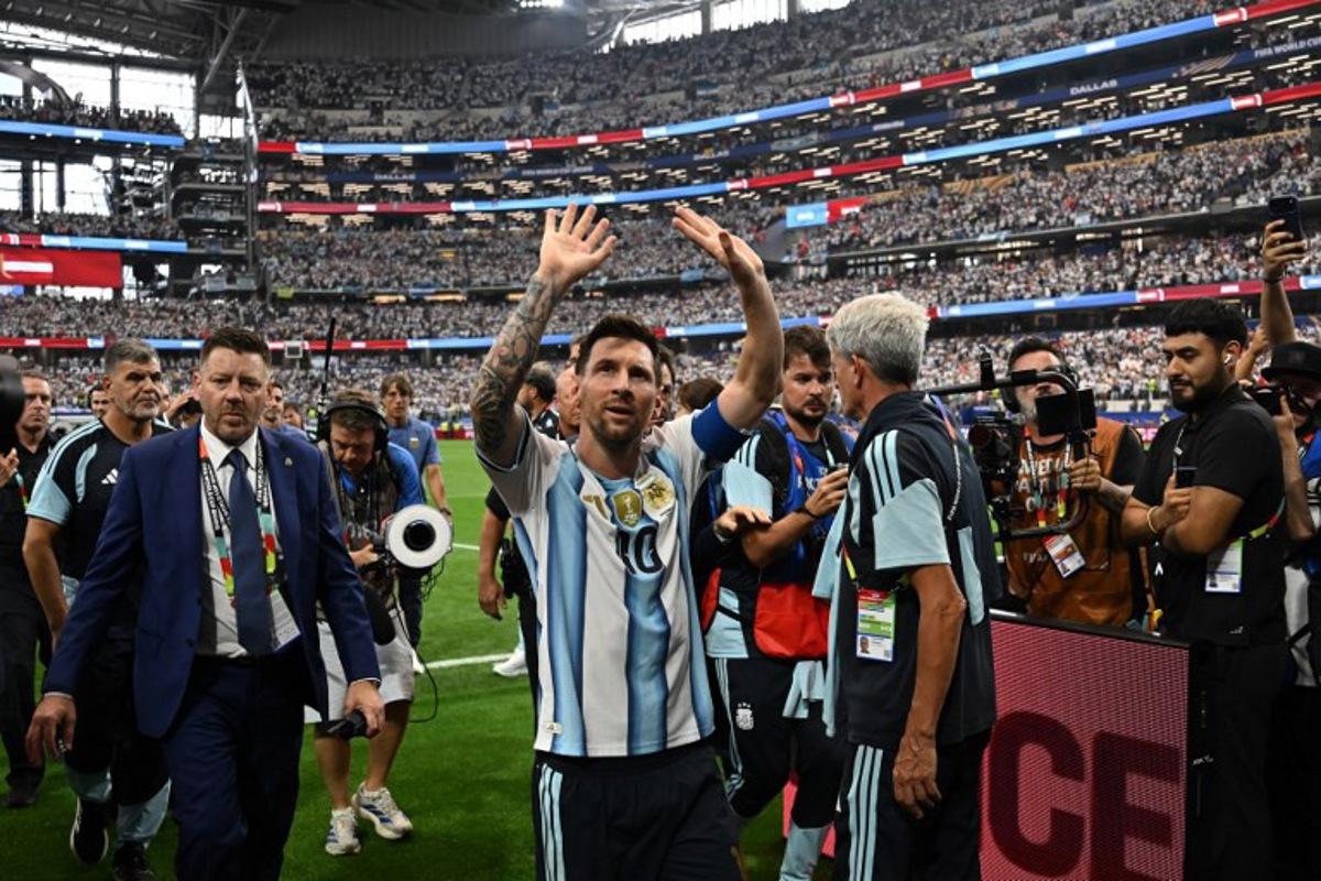 Argentina's forward #10 Lionel Messi waves as he leaves the pitch after winning the 2026 World Cup Group J football match between Argentina and Austria at the Dallas Stadium in Arlington on June 22, 2026.   Paul ELLIS / AFP