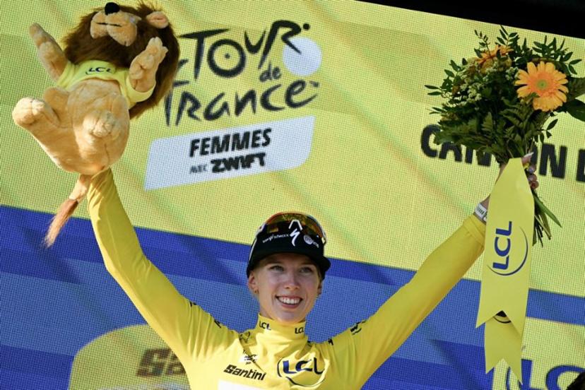 Yellow jersey of overall leader Team SD Worx-Protime's Dutch rider Lorena Wiebes poses on the podium after she won the first (out of 9) stage of the fifth edition of the Women's Tour de France cycling race, 138 km from Lausanne to Lausanne on August 1, 2026.   NICOLAS TUCAT / AFP
