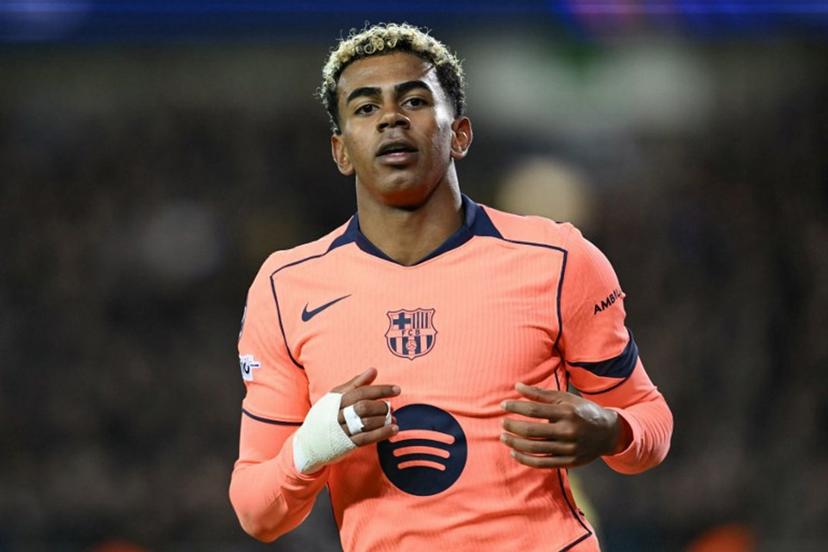 Barcelona's Spanish forward #10 Lamine Yamal celebrates scoring the equalizing 2-2 goal during the UEFA Champions League league phase day 4 football match between Club Brugge and FC Barcelona at Jan Breydelstadion stadium, in Bruges, on November 5, 2025.  NICOLAS TUCAT / AFP