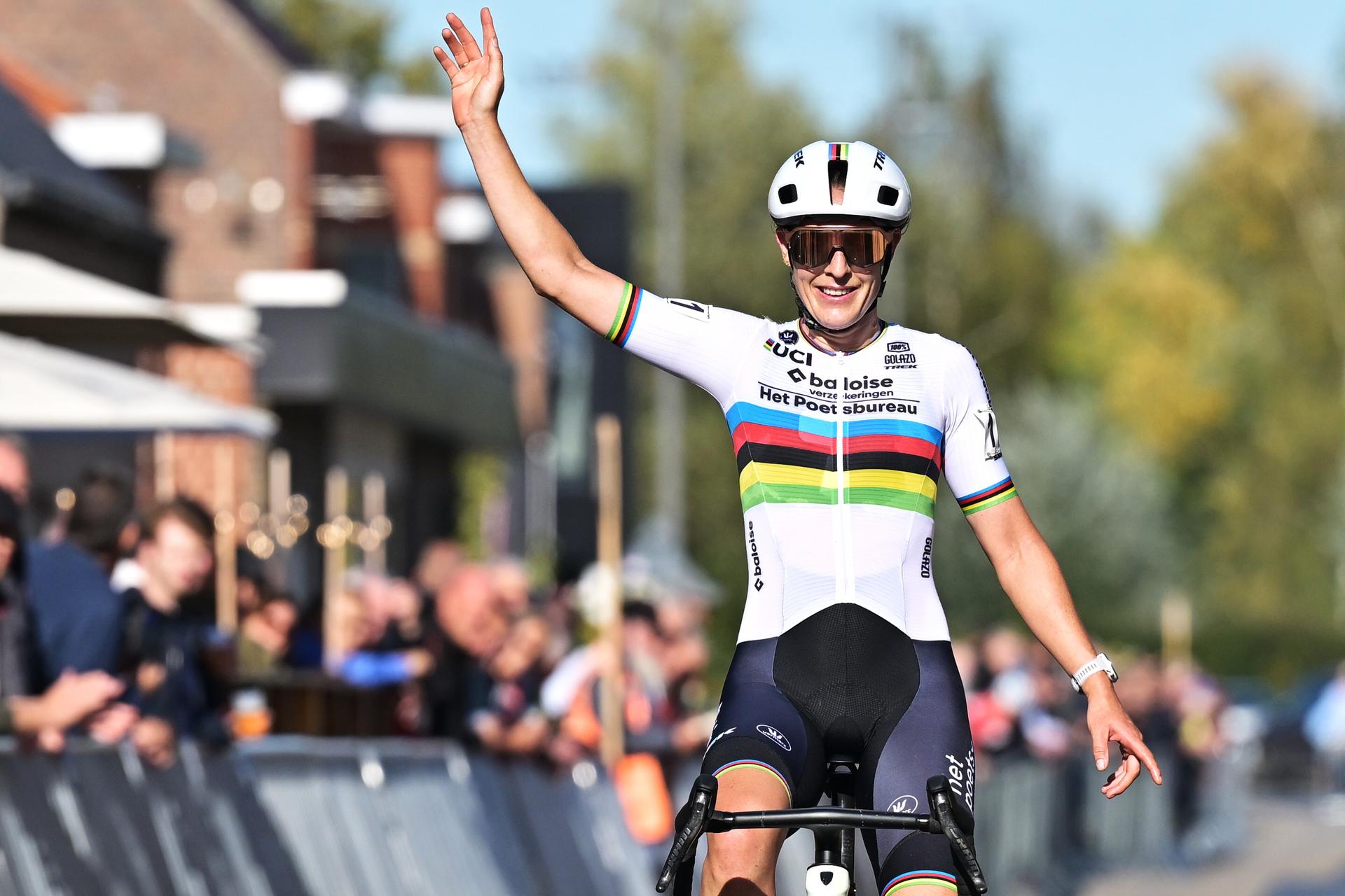 Netherlands' Lucinda Brand celebrates after winning  the women elite race of the 'Kermiscross' cyclocross cycling event, on Thursday 15 October 2026, in Ardooie. BELGA PHOTO DAVID PINTENS