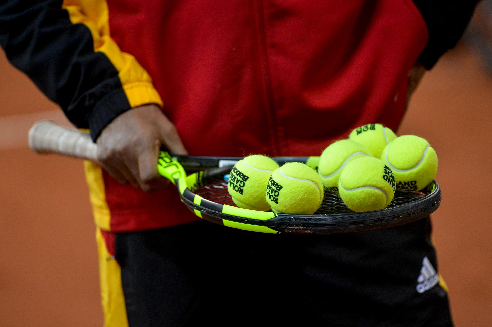 20151125 - GENT, BELGIUM: Illustrations shows tennis balls on a racket at a training practice ahead of the Davis Cup World Group final between Belgium and Great Britain, Wednesday 25 November 2015, at Flanders Expo in Gent. The final will be played from 27 to 29 November 2015 in Gent Flanders Expo. BELGA PHOTO DIRK WAEM