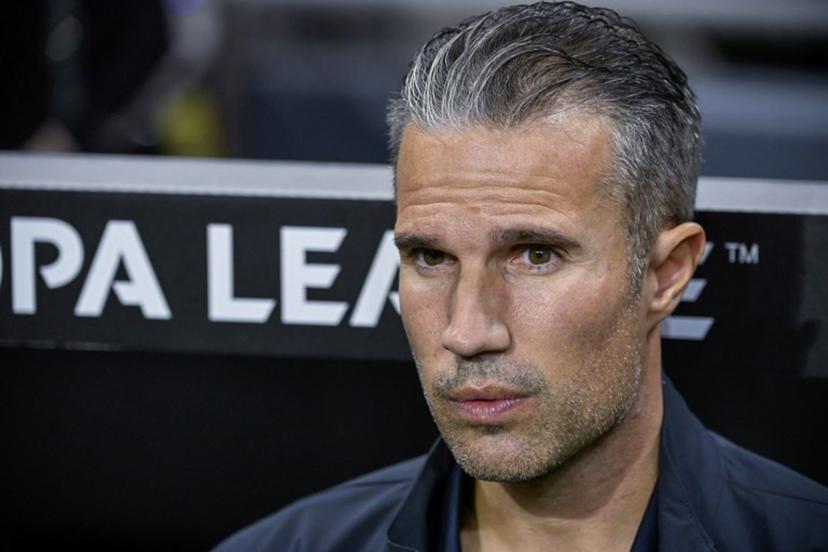 Feyenoord's Dutch coach Robin van Persie looks on before the UEFA Europa League 1st round day 1 football match between SC Braga and Feyenoord at the Municipal stadium of Braga on September 24, 2025.  Miguel RIOPA / AFP