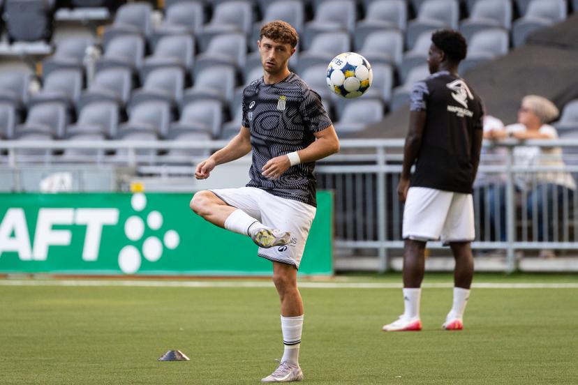 Players of Charleroi during warm ups before a soccer game Swedisch soccer team Hammarby and Belgian soccer team Sporting Charleroi, in Stockholm, Thursday 24 July 2025, in the second qualifying round (1st leg) of the 2025-2026 UEFA Europa League. BELGA PHOTO MICHAEL CAMPANELLA