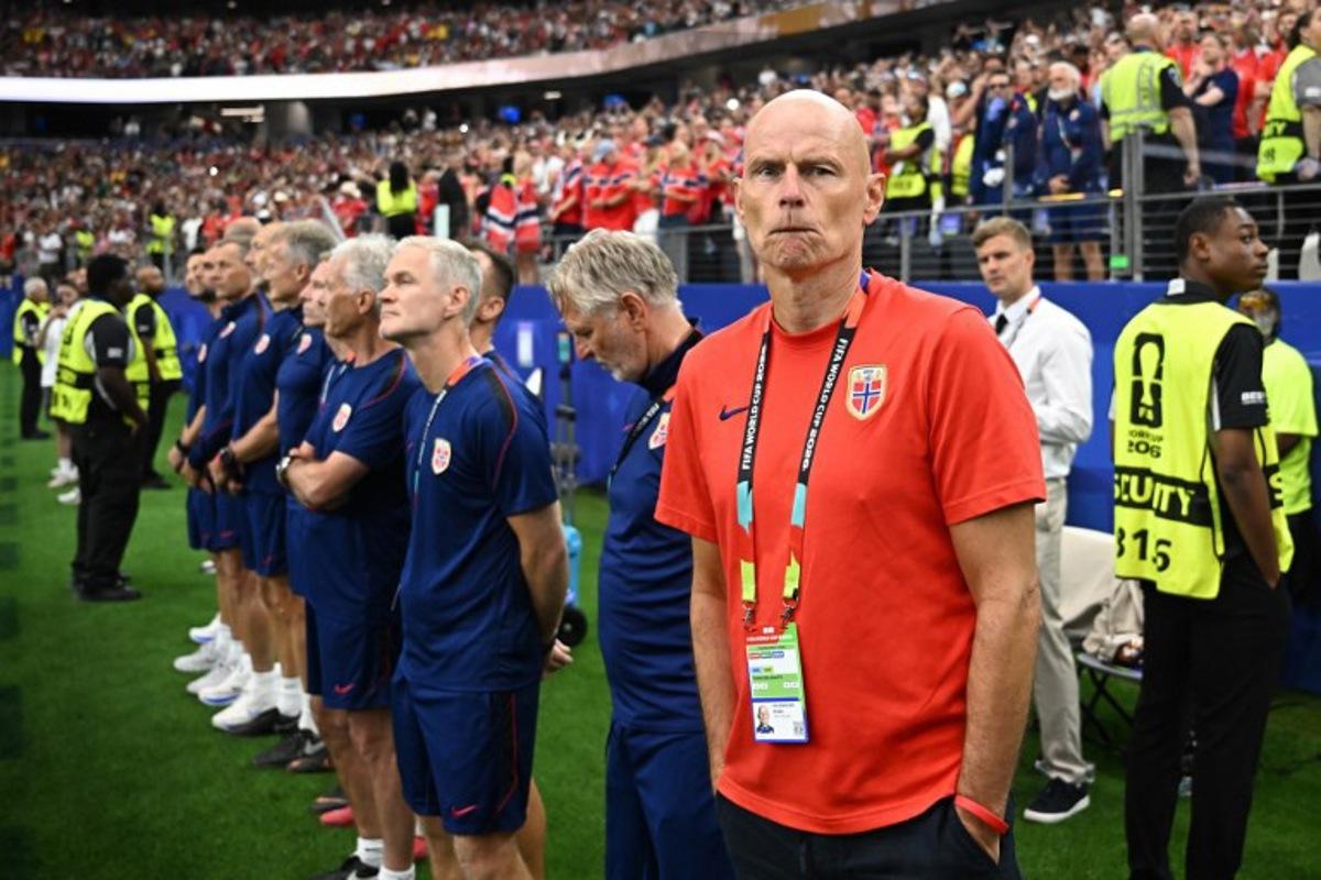 Norway's head coach Staale Solbakken reacts prior to the  2026 World Cup round of 32 football match between Ivory Coast and Norway at the Dallas Stadium in Arlington on June 30, 2026.   Paul ELLIS / AFP